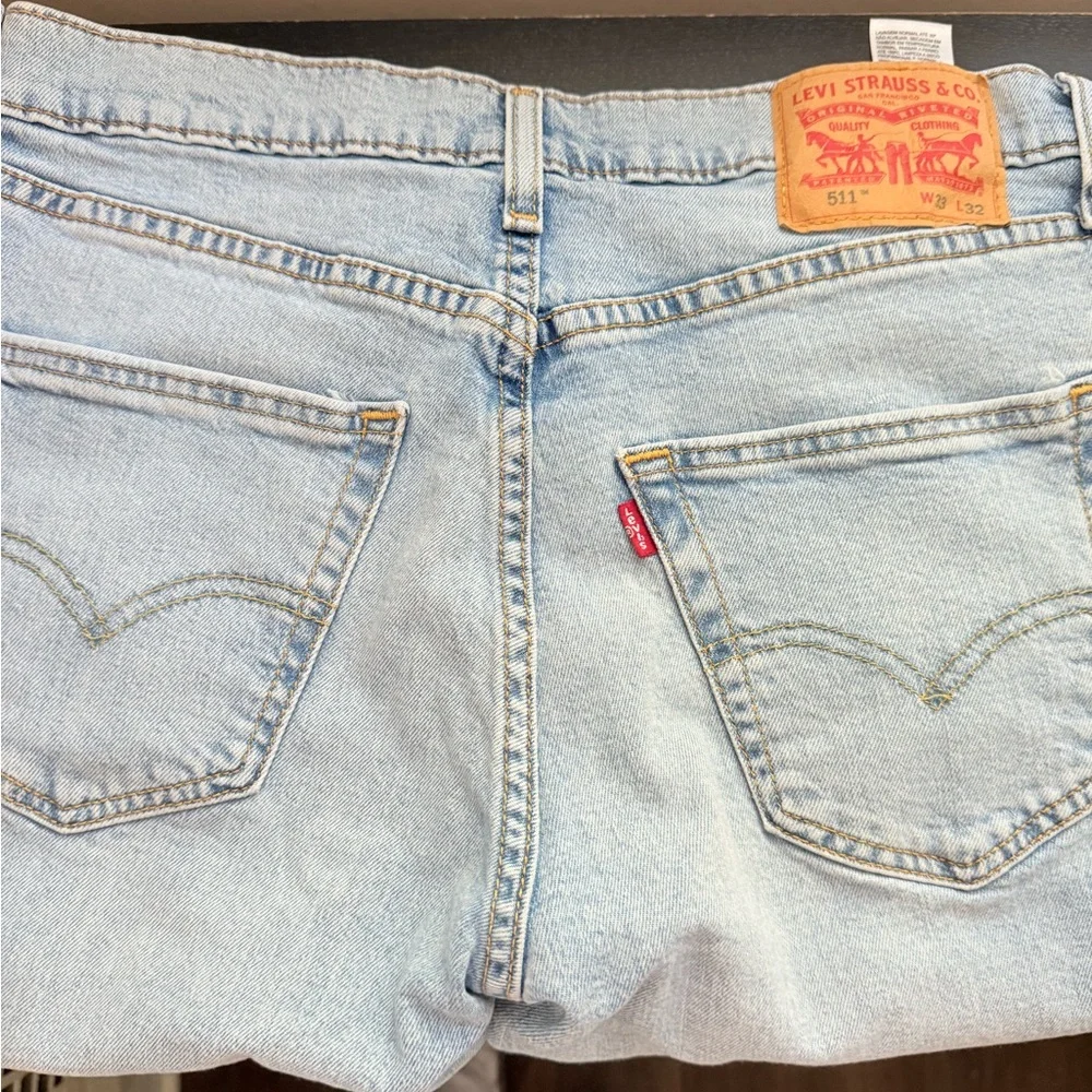 Levi’s 511 Slim Fit Jeans Light Wash Denim Distressed Knee Men’s 33x32 Unisex